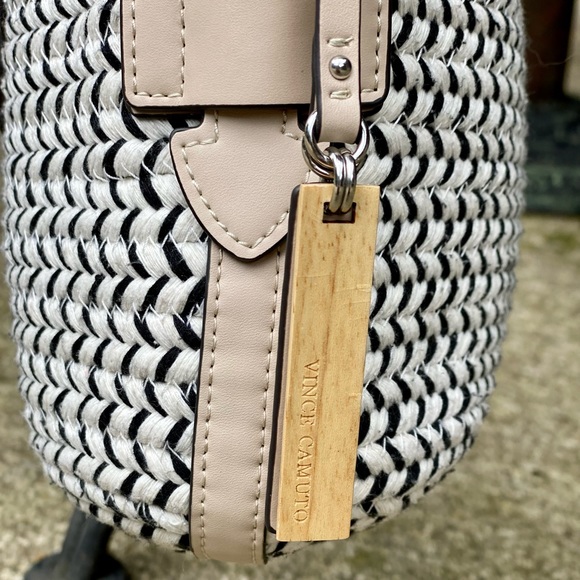 VINCE CAMUTO WOVEN Crossbody bucket black cream Bag purse with Strap Dust bag - Picture 5 of 8